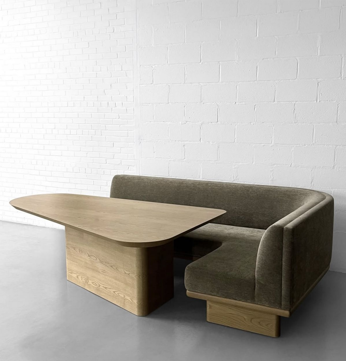 U‑shaped banquette seating for restaurant lounge