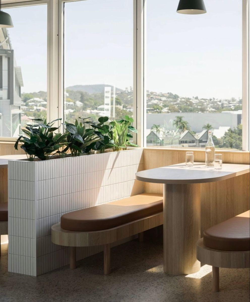 ergonomic dining chairs for all‑day caf&eacute; seating