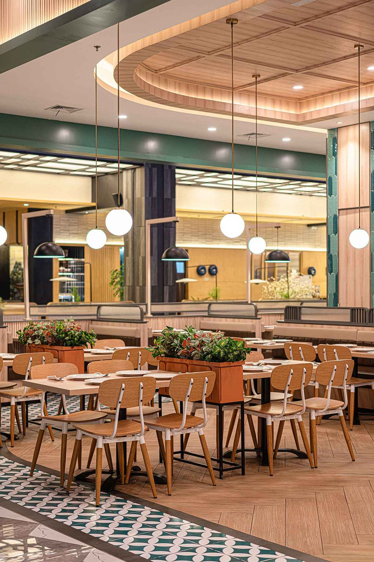 extendable restaurant dining table for banquet seating